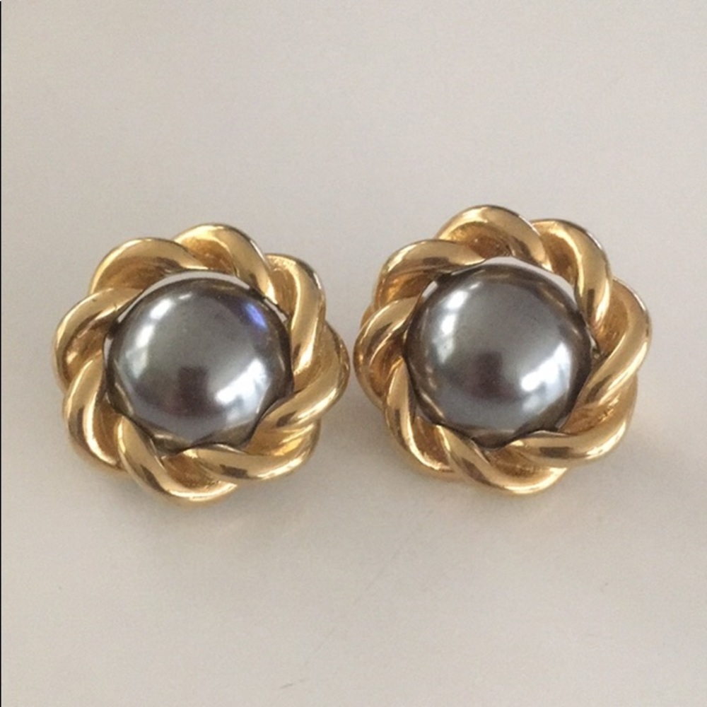 Vintage Clip-on Earrings in Gun Metal Gray & Gold